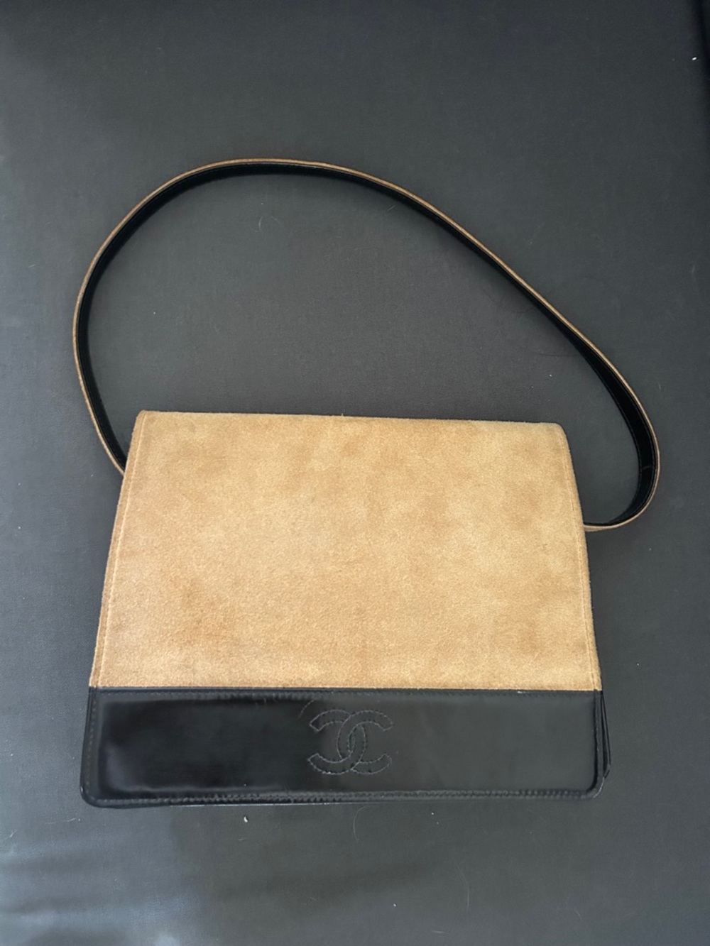 CHANEL Suede and patent leather two tone shoulder bag in camel and black